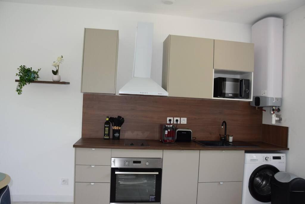 Elegant T2 A Bron, Tramway A 2Min, Box Parking, 4Personnes Lejlighed Eksteriør billede